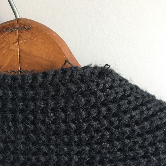 ⚪ 3/$15 Forever 21 teal & black aztec patterned - Picture 11 of 14